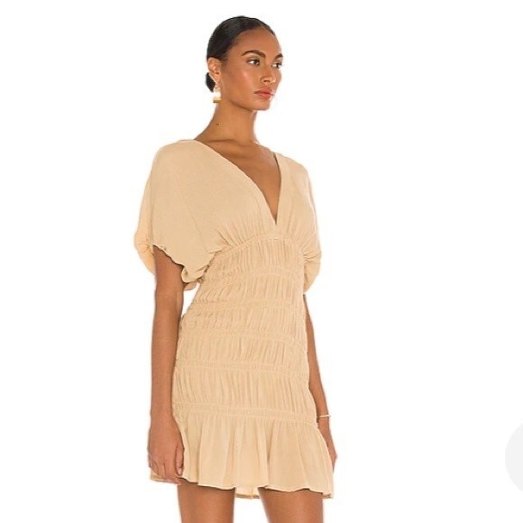 Lovers + Friends Dresses & Skirts - Lovers and Friends Vneck Ruched Nude Innika Summer Mini Dress XXS